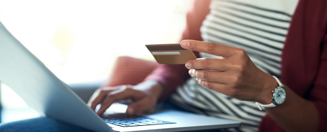 Mujer comprando por primera vez